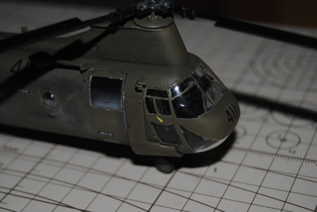 Efeitos de desgaste e envelhecimento nas pás do rotor de fibra de vidro na escala 1:72