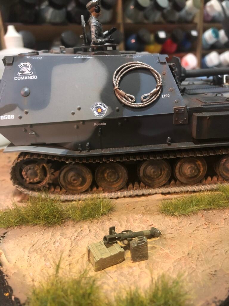 Galeria de fotos do modelo finalizado do Sd.Kfz. 184 Elefant Revell 1/35 customizado com as cores e marcações do Batalhão de Choque da PM-SP.