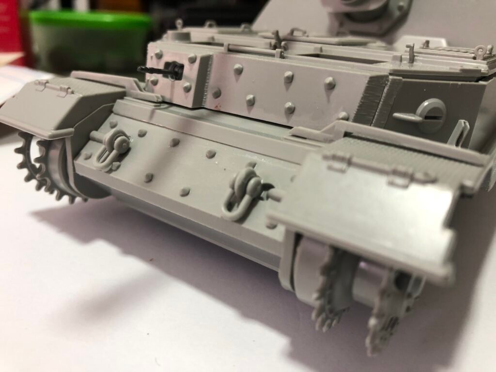 Teste de alinhamento das placas de blindagem e casamata na fase de montagem a seco do Sd.Kfz. 184 Elefant Revell 1/35.) 4