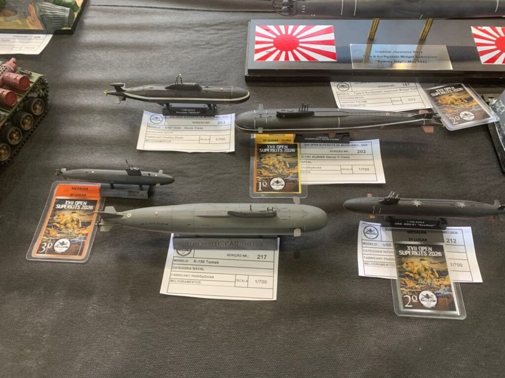 Réplicas de tanques e blindados históricos com efeitos de envelhecimento no XVII Open Superkits Curitiba. 2
