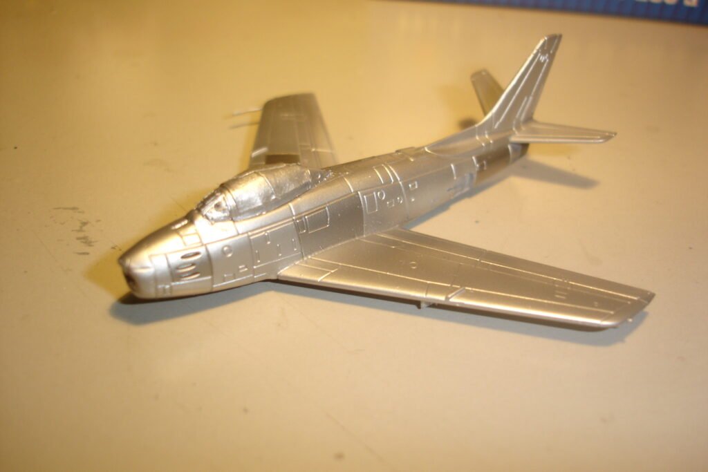 FOTO 3 F-86F 30 NA SABRE TRUMPETER 1/144