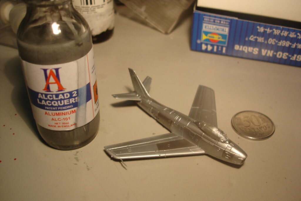 FOTO 1 F-86F 30 NA SABRE TRUMPETER 1/144